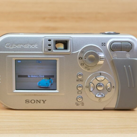 Vintage Sony Cyber-shot DSC-P72 3.2MP Digital Camera, 3X Optical Zoom, Made in J - Picture 3 of 8